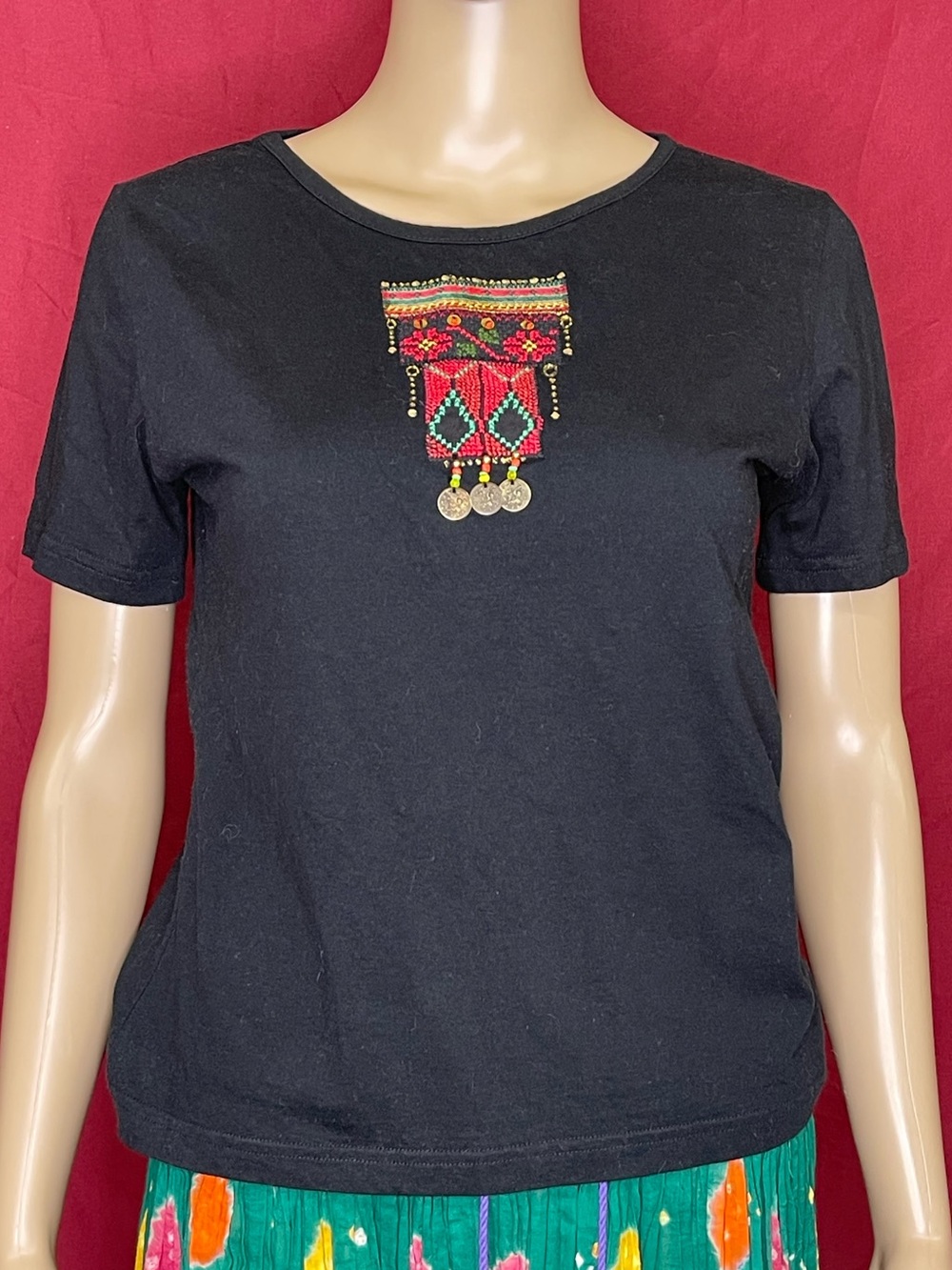 Tamy Handmade by Tamy Bezalel Tatreez Embroidered Coin Medallion Tee Size Small